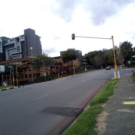 Rosebank Accommodation Johannesburg Exterior foto