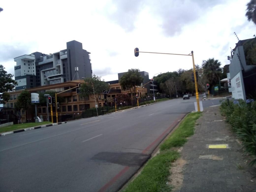 Rosebank Accommodation Johannesburg Exterior foto
